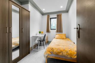 4Bedroom, 3Bath Retreat with Extra Toilet & Private Garden Oasis - Londra - 4