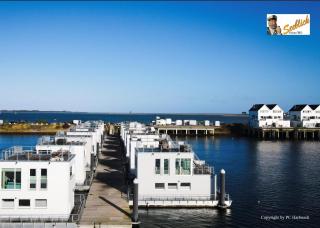 Schwimmendes Ferienhaus Antares One by Seeblick Ferien ORO, rundum Wasser, Sauna - Olpenitz - 9
