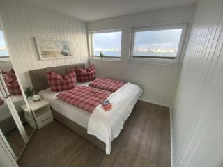 Schwimmendes Ferienhaus Antares One by Seeblick Ferien ORO, rundum Wasser, Sauna - 5