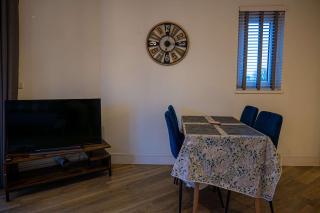 Spacious 2 Bedroom Apartment in Crawley - Crawley - 1
