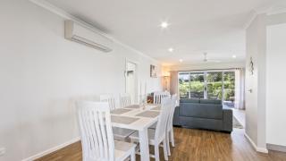 Waves and Blossoms - Spacious Coastal Escape - 2