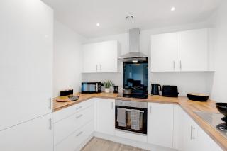 Luxury 2BR in Media City - Manchester - 9
