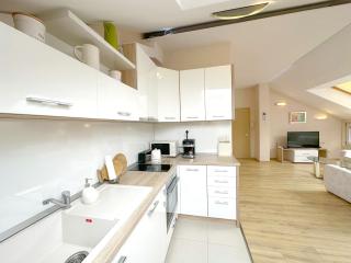 Top-Floor Luxury Apt Old City Views & Free Parking - Sofia - 8