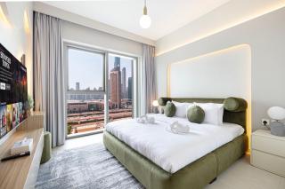 Downtown Dreams Burj Khalifa View with Dubai Mall, Pool & Free Parking - 9