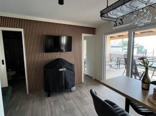 Tranquil Tides Drage Mobile Home with Terrace and Sea View - Drage - 9