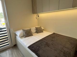 Tranquil Tides Drage Mobile Home with Terrace and Sea View - Drage - 7