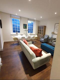 West Pallant Georgian Townhouse in City Centre with Courtyards, BBQ & Log Burners - Dogs Welcome! Chichester Holiday Properties - 1