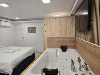 Edy Deluxe Room - Sauna & Jacuzzi - Zagabria - 3
