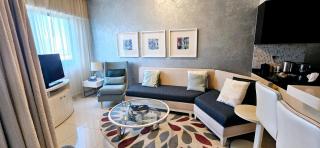 Superb 1 BR apt next to Burj Khalifa and Dubai mall - 0