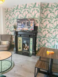 Lovely 2-Bedroom Flat with indoor fireplace in Shepherds Bush, near White City - Londra - 7