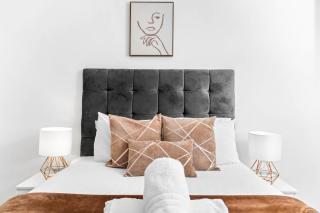 Elegant Two-Bedroom Apartment - Central Location - Private Parking - Balcony 1109M - 1