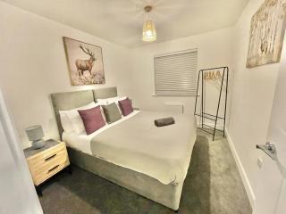Large home in Folkestone ideal for families, contractors or corporate stays - Sandgate - 0