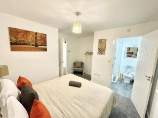 Large home in Folkestone ideal for families, contractors or corporate stays - Sandgate - 4