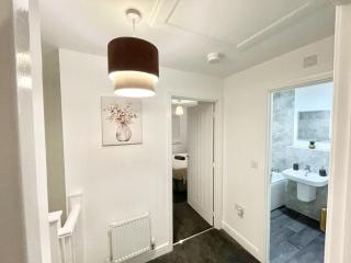Large home in Folkestone ideal for families, contractors or corporate stays - Sandgate - 1