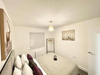 Large home in Folkestone ideal for families, contractors or corporate stays - 2