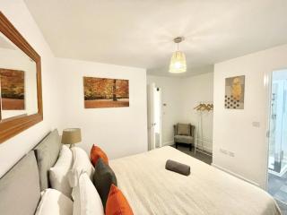 Large home in Folkestone ideal for families, contractors or corporate stays - Sandgate - 3
