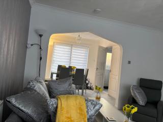 No 10, Ayr, 130m2, New Decor December 2024, All new entire 3 bedroom garden house - 3