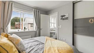 Folkestone 3 BR home just off M20 in central area with parking - 6