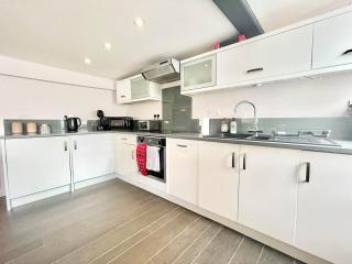 Grand 3 bedroom flat in Canterbury with Cathedral Views - 6