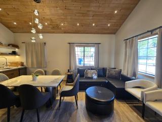 Modern Lagunita Cabin Near the Lake - 0