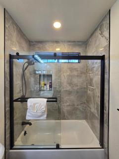 Modern Lagunita Cabin Near the Lake - 7