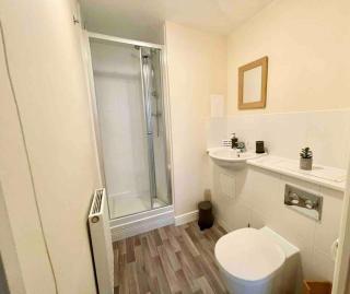 Ashford Kent Stays - 2 Bedroom Apartment sleeps up to 4 - Kennington - 2