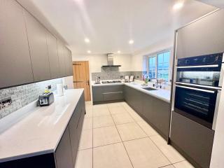 A rural 4 bed detached home - Bryngwyn - 4