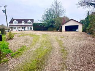 A rural 4 bed detached home - Bryngwyn - 0