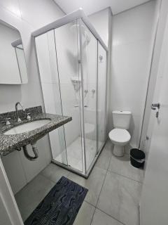 APTO CHURRASQUEIRA, Capitania Varam, Pitangueiras, piscina, 100 m da praia, 2 dormitórios, 2 vagas de garagem - Guarujá - 1