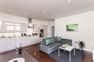 Large 2 Bedroom Central Apartment in Ashford - Ashford - 0