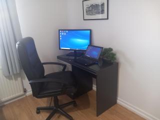 Douglas Apartment - Trains to Edin & Glasgow - Private Parking - Airdrie - 7