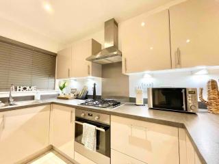 Stay in comfort in this large 4 bedroom home in Ashford! - 8