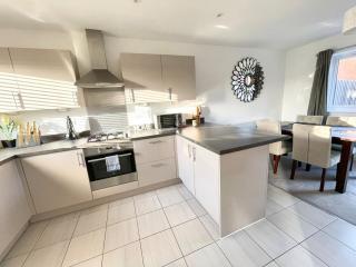 Stay in comfort in this large 4 bedroom home in Ashford! - 2