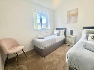 Stay and enjoy a relaxing time inour modern 4 bedroom Ashford Kent home - Ashford - 5