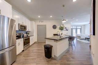 Modern Corporate Haven - Conroe - 8