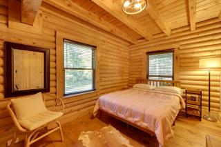 Cabin w/ Catch & Release Pond in Hueytown! - 5