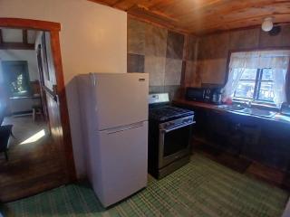 Cabin 33, 3 bedroom 2 bath - 9