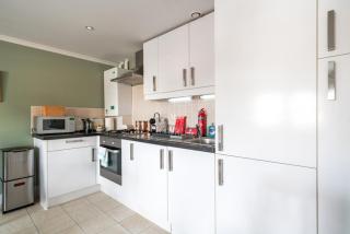 Designer 1 Bed Flat Barons Court Sleeps 4, Balcony - Londra - 4