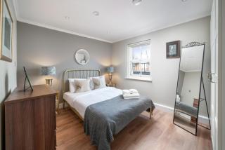Designer 1 Bed Flat Barons Court Sleeps 4, Balcony - Londra - 9