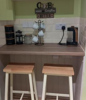 Douglas Apartment - Trains to Edin & Glasgow - Private Parking - Airdrie - 1
