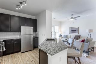 Landing at Bridge at Southpark Landing - 1 Bedroom in South Austin - Austin - 5