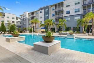 Landing at The Henry Luxury Apartments - 1 Bedroom in Sanford - Sanford - 2
