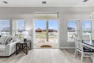 Near Beach Relaxing Views BBQ Grill Deck Fenced Yard - Bolivar Peninsula - 5