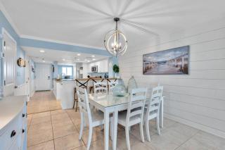 Cozy Coastal Condo with Pool And Stunning Gulf Views - Clearwater Beach - 3