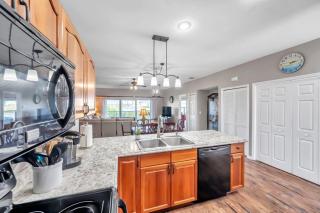 Mariners Pointe 702 - 2