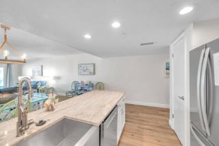 Chateaux Condos 106 - Clearwater Beach - 4