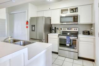 Townhome Near Beach in Galveston Furnished Patio! - Galveston - 3