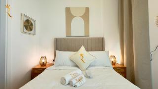 Chic 2BR Oasis Masdar City Escape - Abu Dhabi - 4