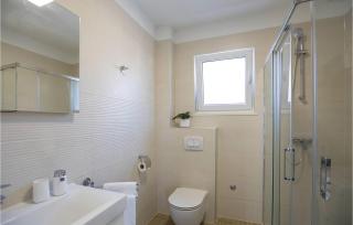 Nice Apartment In Podstrana With Wifi - 1