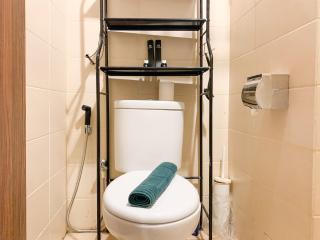 Warm and Homey 1BR at Belmont Residence Puri Apartment By Travelio - Giacarta - 7